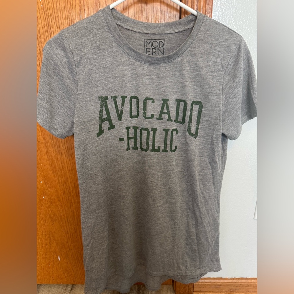 Modern Lux gray short sleeve T-shirt w transfer “Acacado-holic “ SMALL